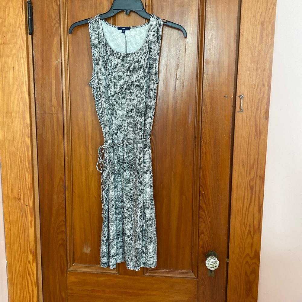 GAP Black and white tie waist dress